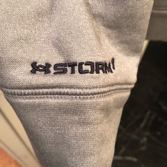 M-S Under Armour hoodie in excellent condition! - Picture 2 of 4